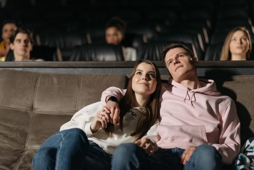 Pražská Kina: Nejnovější Filmy s Českými Titulky Tento Měsíc